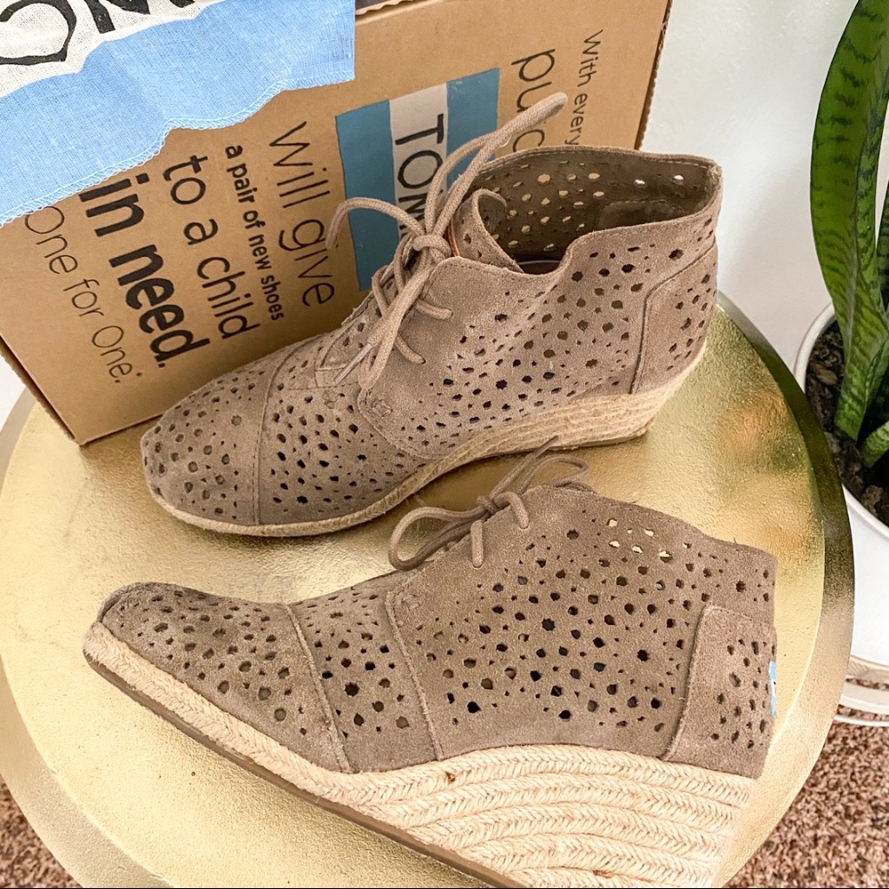 TOMS Desert Wedges Taupe Moroccan Cutout